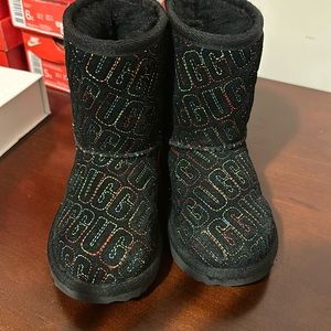Toddler 9C Uggs Classic Graphic Stitch